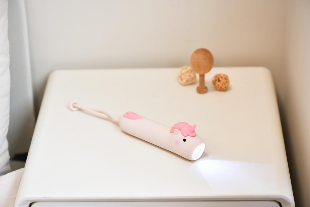 Einhorn Taschenlampe mit Akku - wiederaufladbares LED-Gadget mit 2 Lichtmodi